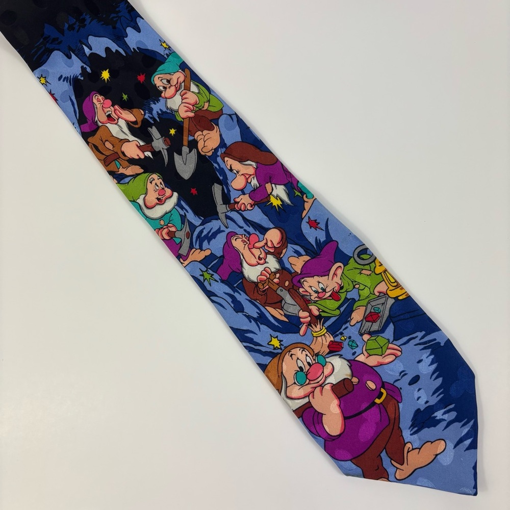 Vintage The Disney Store Snow White Seven Dwarfs 100% Silk Necktie Characters